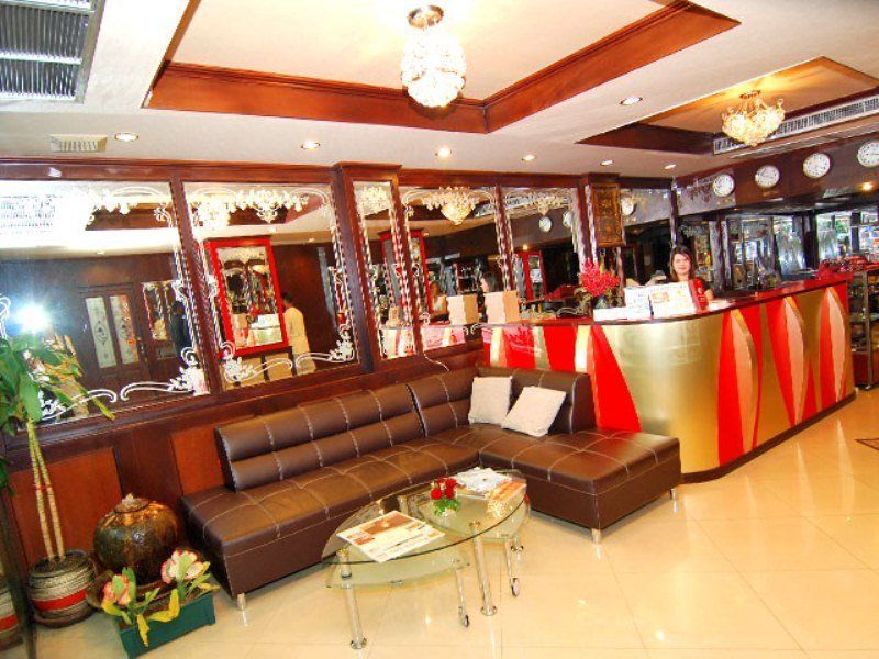 Lucky Palace Hotel Bangkok Buitenkant foto