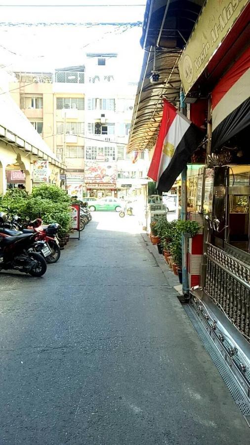 Lucky Palace Hotel Bangkok Buitenkant foto